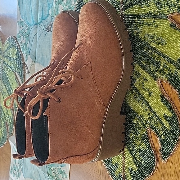 New without box sonoma heeled camel booties size 11M - Picture 1 of 7